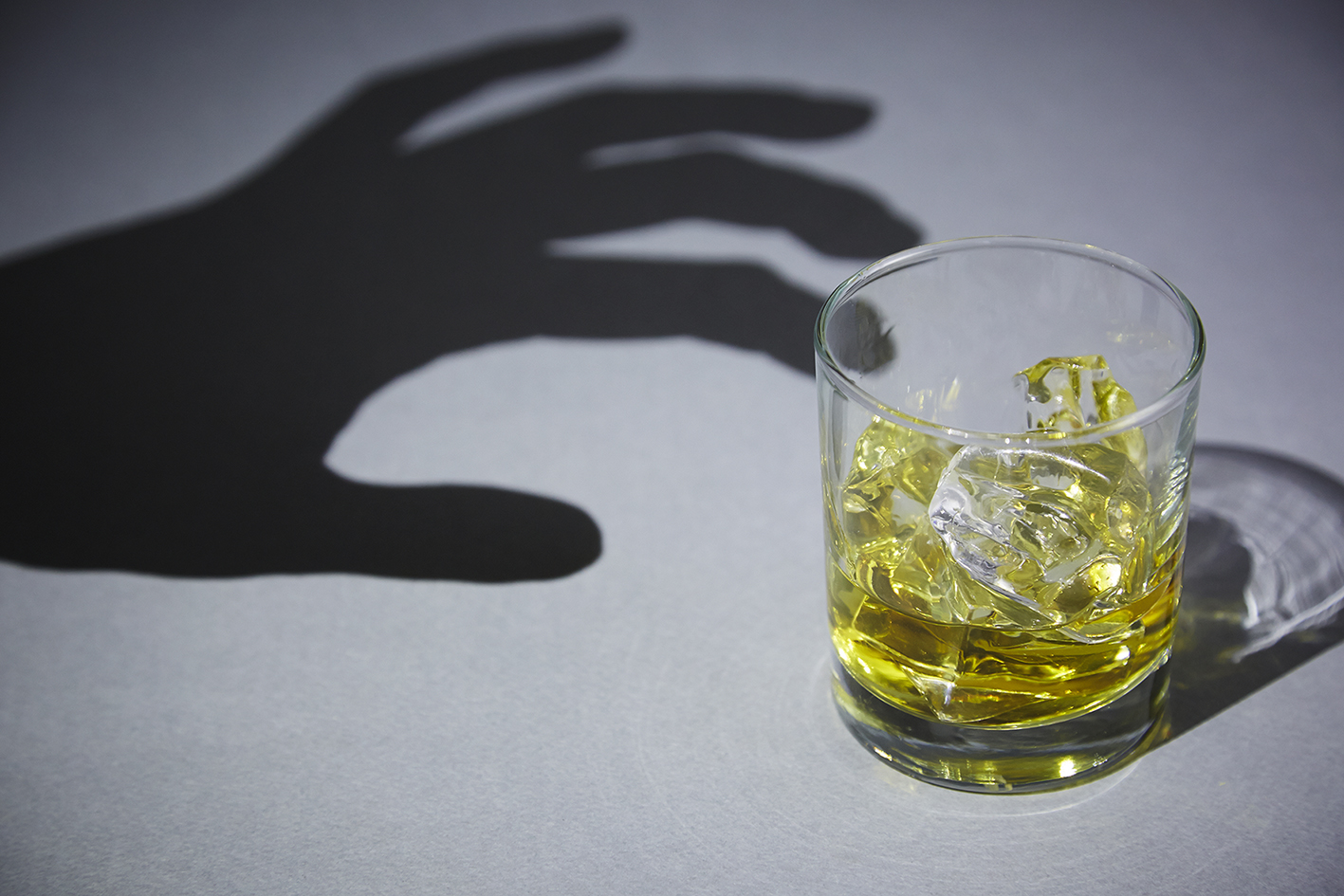 본인 의지로 치료 힘든 ‘알코올 중독’, 전문적 치료 필요!