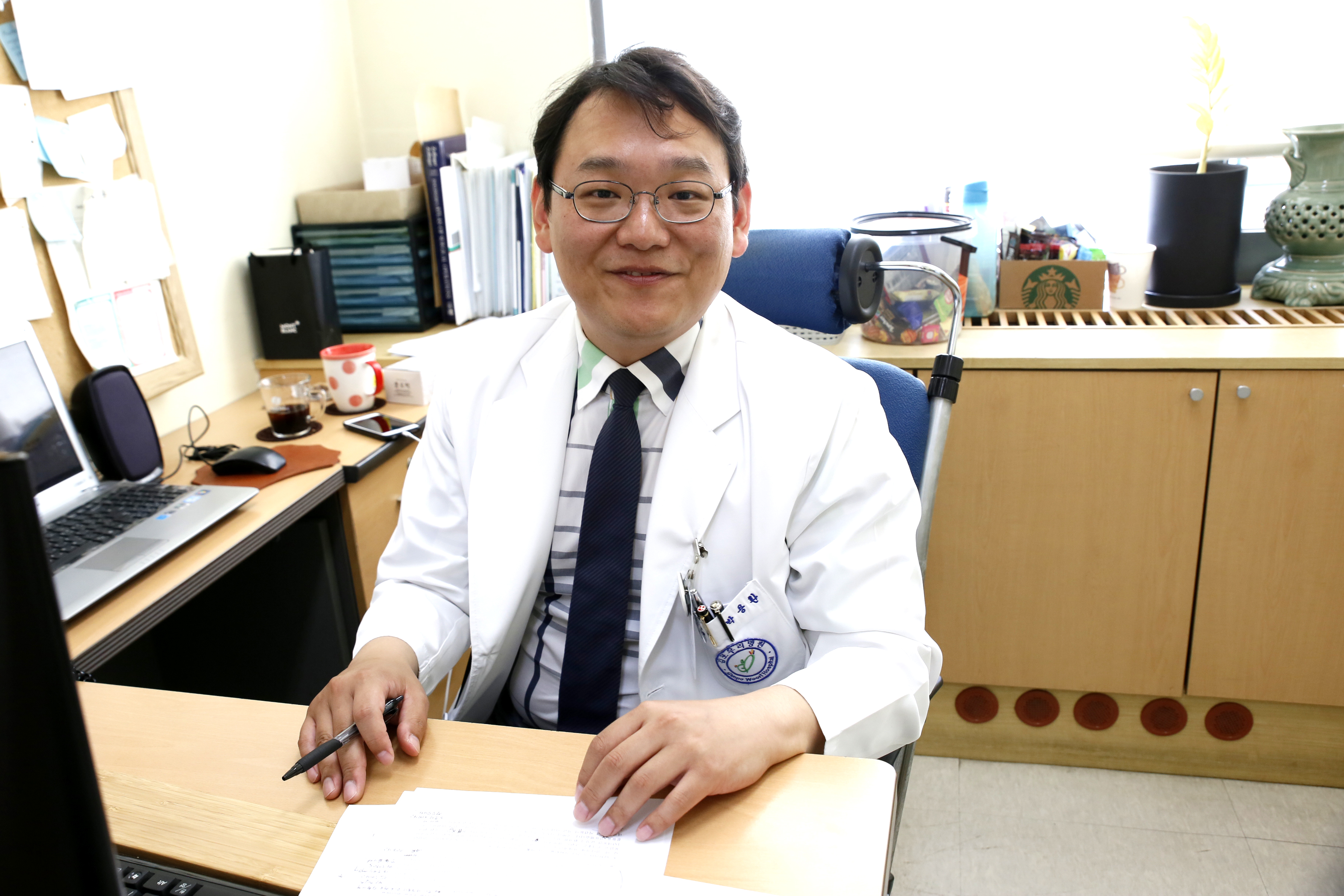 수술하는게 좋고 수술방 들어가는게 좋고 고귀한 사람의 생명을 지키는 의사가 좋아요 / 외과 박용환 부장